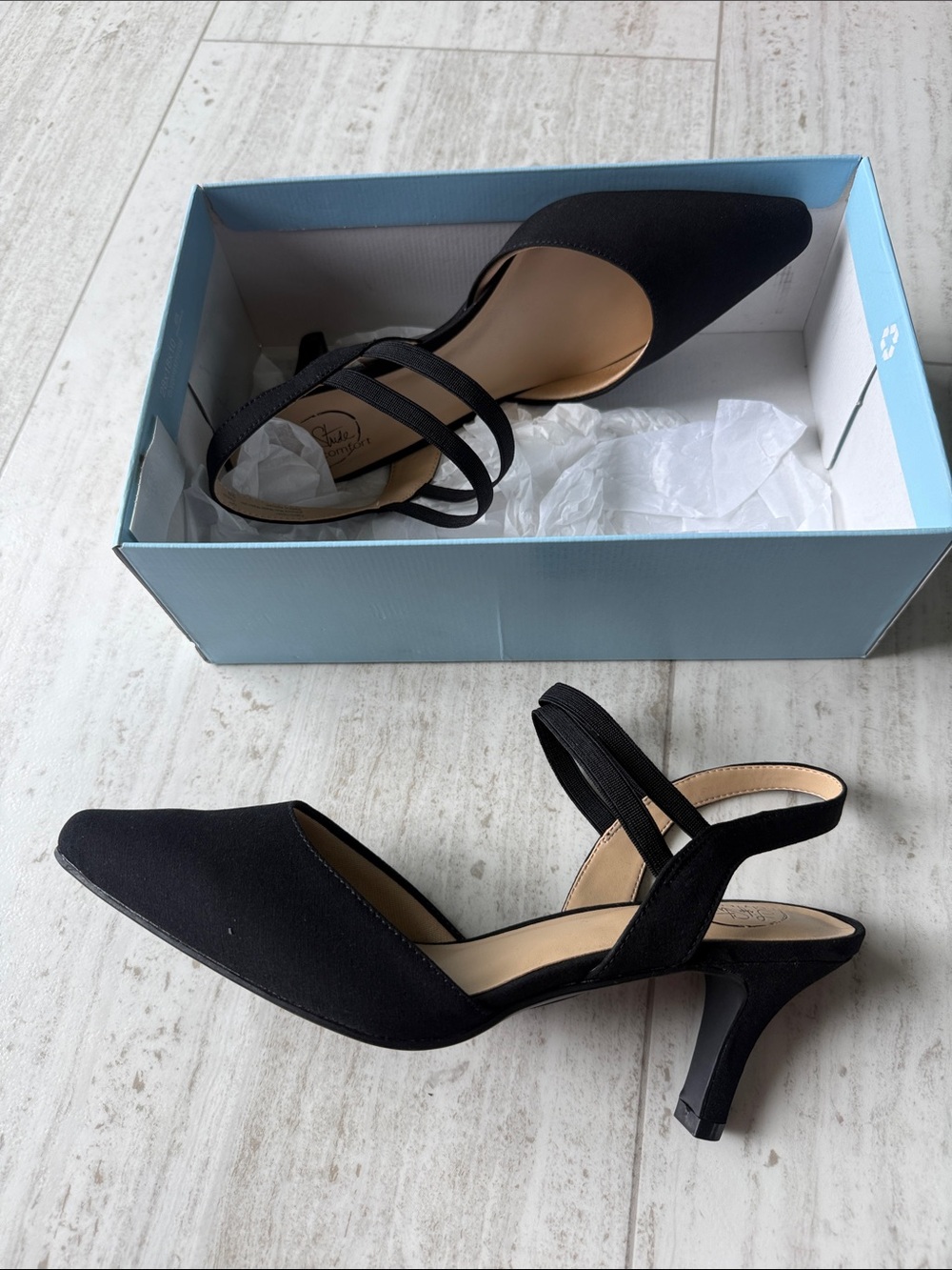 Life Stride Black Pointed Slingback Kitten Heels size: 9 Wide